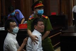 Tuyên phạt nguyên Phó Chánh án Tòa án Quận 4 mức án 17 tháng tù về tội 'xâm phạm chỗ ở người khác'
