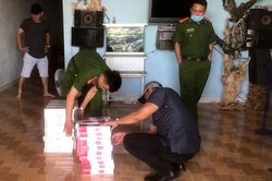 Bắt quả tang người vận chuyển, tàng trữ thuốc lá lậu
