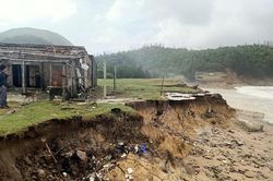 Hà Tĩnh: Thấp thỏm nhìn biển 'nuốt' bờ