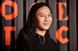 Nhà thiết kế Alexander Wang bị tố tấn công tình dục nhiều mẫu nam