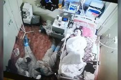 Xúc động cảnh y tá kiệt sức nằm la liệt dưới giường bệnh nhân COVID-19
