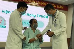 Mảnh xương gà 'dạo chơi' trong đường thở suốt 2 năm