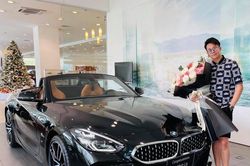Vừa tậu xế hộp mui trần, Matt Liu tiếp tục đón sinh nhật với Hương Giang không quên dành tặng cô một món quà đặc biệt
