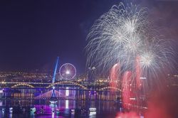 Người dân miền Trung xem bắn pháo hoa và Countdown ở đâu?