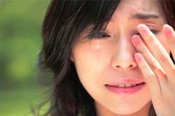 Mở vali của chồng sau chuyến đi công tác, tôi sốc nặng với vật thể lạ, nhưng hành động hùng hổ của anh sau đó lại lật ngược tình thế