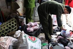 Phát hiện 'kho' chứa thú hoang và cây thuốc phiện