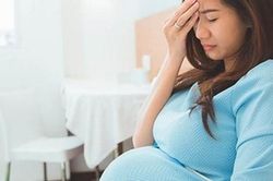 Tôi gần như kiệt sức và suy sụp vì vừa mang bầu con thứ hai, vừa cho con thứ nhất bú...