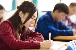Người trẻ Trung Quốc kiệt sức vì 'tấm thẻ vàng' học vấn