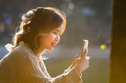 Người Hà Nội đổ về hồ Gươm, phố sách ngày Tết Dương lịch