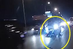 Phóng xe máy ẩu gây tai nạn, còn đâm trực diện vào đầu ô tô