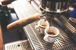 Các món ăn giải rượu bia trên khắp thế giới