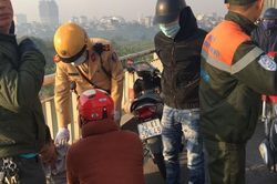 Kịp thời can ngăn một thanh niên nhảy cầu Chương Dương