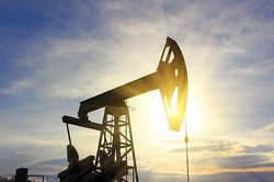 Giá xăng dầu hôm nay (2/1): Dầu thô tăng nhẹ ngày đầu năm