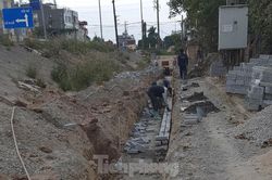 Sửa chữa con đường nhằng nhịt 'ổ trâu' giữa Thủ đô