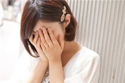 Hai tháng liền không thấy chồng về quê, cảm thấy bất an nên tôi đã đi thăm để rồi suýt ngất khi phát hiện tình trạng của anh ấy