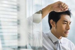 Mỗi tháng đưa 50 triệu nhưng vợ không tiết kiệm được một đồng, tôi thấy khó hiểu cho tới khi nhìn thấy tin nhắn chưa kịp xóa trong điện thoại