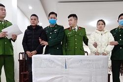 Cặp đôi lái Innova chở 35 bánh heroin bị tóm ở Nghệ An
