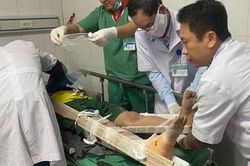 Nghệ An: Đứt cáp cầu thang nâng ở công trình xây dựng, nhiều người bị thương