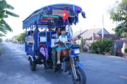 Chú tài xế miễn phí của học trò nghèo vùng biên giới An Giang
