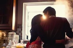 Nửa đêm tỉnh giấc đột ngột và sự thật đắng cay về 'chồng yêu' phơi bày ngay giữa nhà