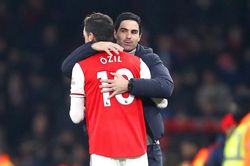 HLV Arteta chỉ ra yếu tố quyết định đến tương lai của Ozil