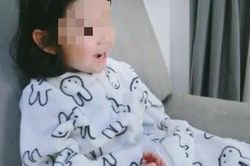 Bé gái đột ngột hét lớn khi đang ngồi trong lớp khiến giáo viên hoang mang, tiếng hét hé lộ tội ác kinh khủng của bà nội với 2 cháu gái