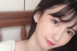 Gặp gái xinh ở sân bay, anh chàng mạnh dạn ra làm quen, tiết lộ như 'trúng xổ số' khi thấy người đẹp tháo khẩu trang