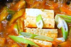 Mách chị em cách nấu một loại canh chuẩn đét như trong phim Hàn Quốc: Ăn đến đâu ấm đến đấy, xì xụp khi trời lạnh thì tuyệt cú mèo!
