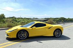 Ferrari F8 Spider triệu đô ở Việt Nam 'tắm nắng' trên phố Sài thành