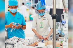 Cứu sống bé gái 5 tuổi sốc sốt xuất huyết cận kề cửa tử