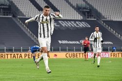 Ronaldo sáng rực, Juventus thắng to trận đầu năm 2021