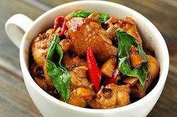 Lạ miệng với thịt gà xào húng quế đậm đà khó quên