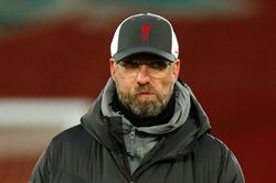 Phong độ sân khách tệ hại khiến Liverpool sắp bị MU vượt mặt