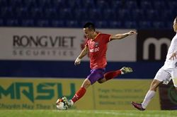 Cựu tuyển thủ Việt Nam nhận thẻ đỏ vì chơi xấu