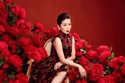 Giữa lúc chồng cũ lộ chuyện hẹn hò tình trẻ, Lệ Quyên vẫn bình tĩnh làm điều này trên FB