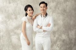 MC Thành Trung hạnh phúc bên vợ cựu tiếp viên hàng không