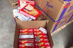 Hãi hùng hơn 3 tấn bánh quy nhập khẩu hết hạn được 'phù phép'