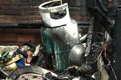 Hai người trọng thương do bình gas 12 kg và bình gas mini phát nổ