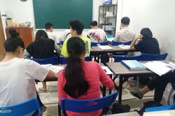Đừng vội lên án khi chính tham vọng của phụ huynh đang tiếp tay cho dạy thêm