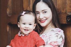 Làm đẹp cho con: Đừng 'ép' con 'chín' quá sớm