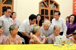 Dành hơn 518 tỷ đồng tặng quà Tết Tân Sửu cho người có công