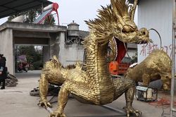 Ba thanh niên biến lốp xe bỏ đi thành Rồng vàng, King Kong ấn tượng