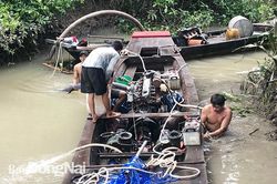 'Cát tặc' nhấn chìm ghe, nhảy sông tẩu thoát khi bị công an vậy bắt
