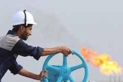 Giá dầu tăng mạnh sau đề xuất bất ngờ của Arab Saudi