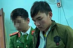 Cất giấu 2 bánh heroin trong áo khoác