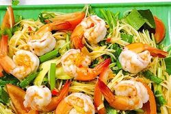 Gỏi đu đủ tôm tươi kiểu Thái