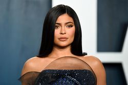 Kylie Jenner bị chỉ trích vì bán nước rửa tay