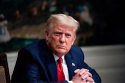 Tổng thống Donald Trump kêu gọi hòa bình, đề nghị người biểu tình về nhà