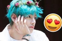 V BTS đẹp tinh quái trong mái tóc màu xanh