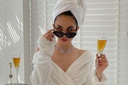 Ngọc Trinh khoe ảnh tắm bồn, quyết giữ vững ngôi vị mỹ nhân nóng bỏng hàng đầu V-biz